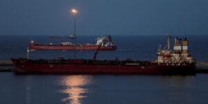 Selat Hormuz Mulai Dibuka! Dua Kapal Ini Jadi Tanda Awal Normalisasi